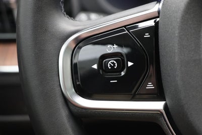 2024 Volvo XC60 B5 Plus Dark Theme