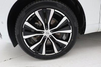 2024 Volvo XC60 B5 Plus Dark Theme
