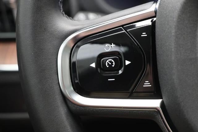 2024 Volvo XC60 B5 Plus Dark Theme