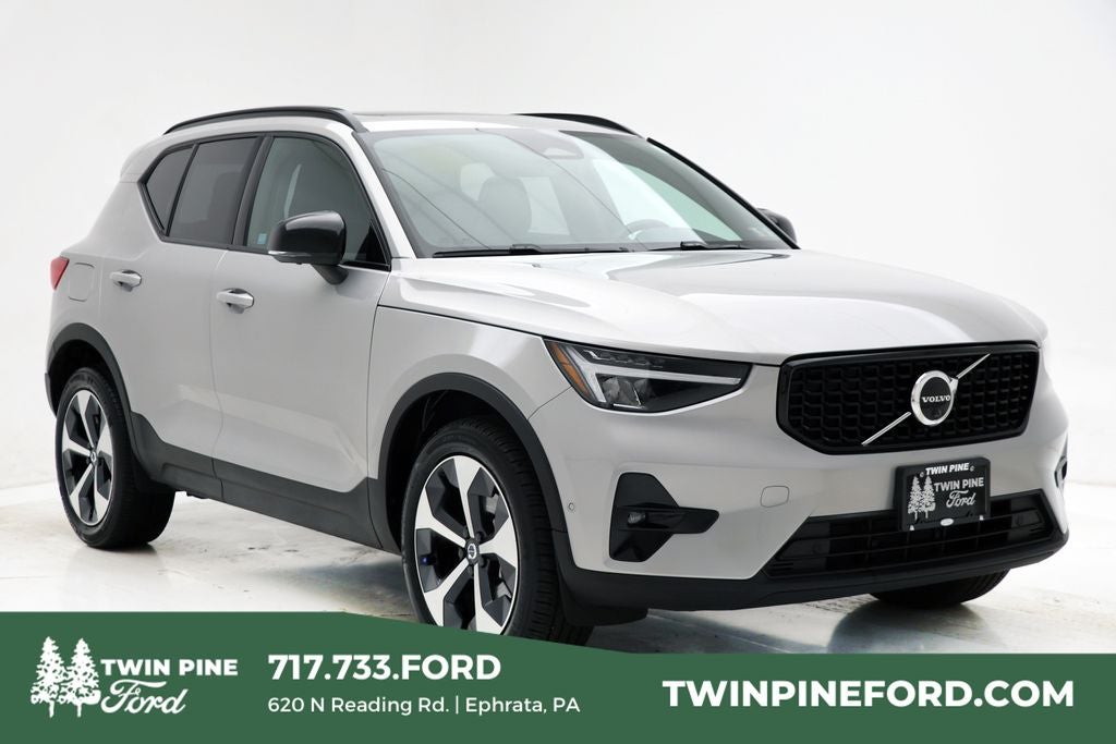 2025 Volvo XC40 B5 Plus Dark Theme
