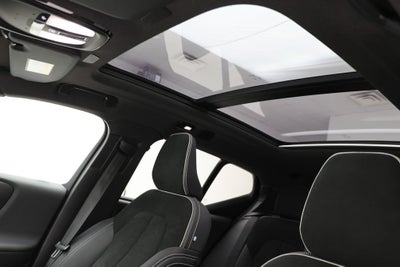 2025 Volvo XC40 B5 Plus Dark Theme