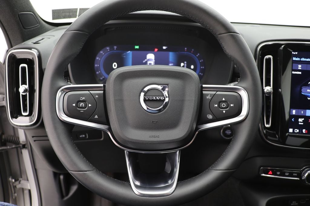 2025 Volvo XC40 B5 Plus Dark Theme