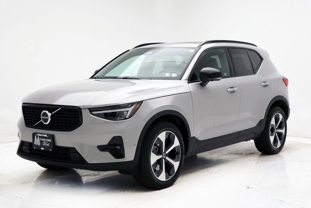 2025 Volvo XC40 B5 Plus Dark Theme