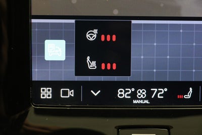 2025 Volvo XC40 B5 Plus Dark Theme