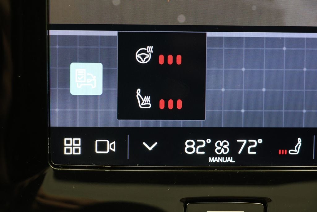 2025 Volvo XC40 B5 Plus Dark Theme