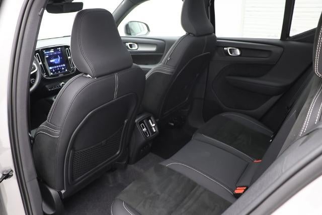 2025 Volvo XC40 B5 Plus Dark Theme