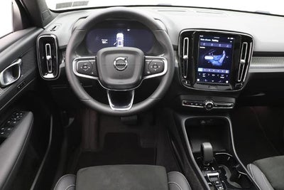 2025 Volvo XC40 B5 Plus Dark Theme