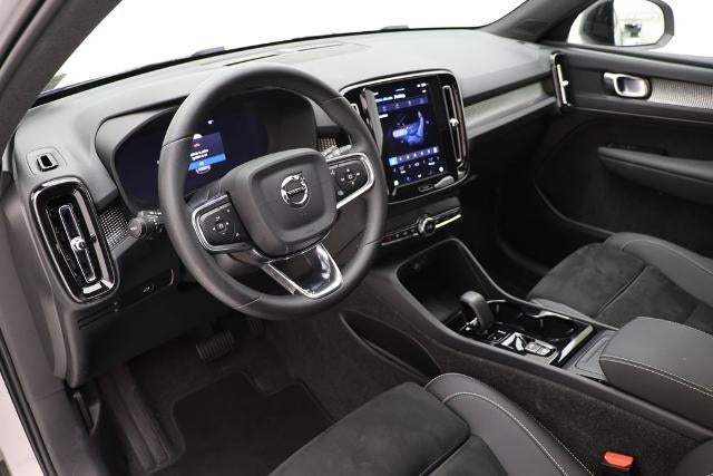 2025 Volvo XC40 B5 Plus Dark Theme