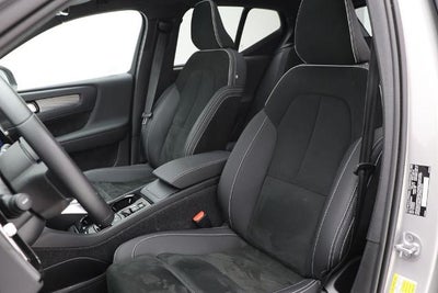 2025 Volvo XC40 B5 Plus Dark Theme