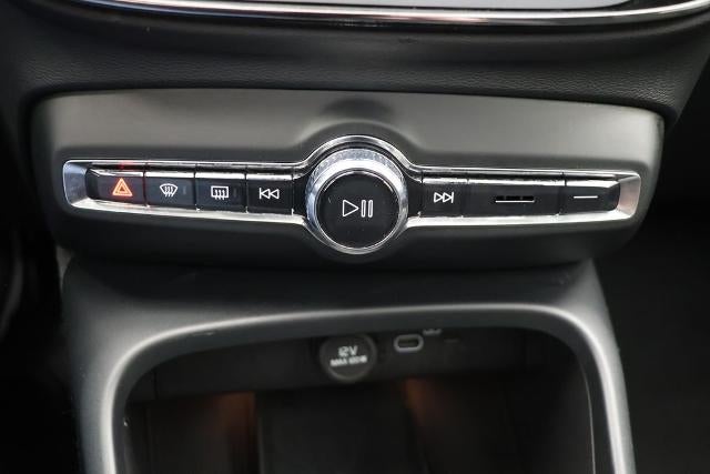 2025 Volvo XC40 B5 Plus Dark Theme