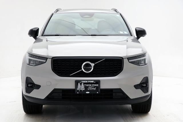 2025 Volvo XC40 B5 Plus Dark Theme