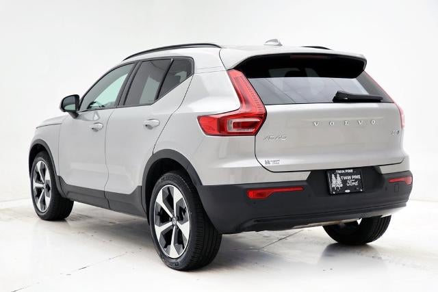 2025 Volvo XC40 B5 Plus Dark Theme