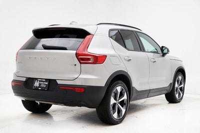 2025 Volvo XC40 B5 Plus Dark Theme