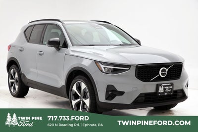 2025 Volvo XC40 B5 Plus Dark Theme