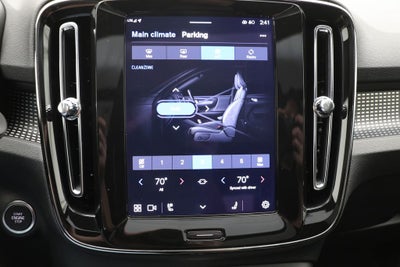 2025 Volvo XC40 B5 Plus Dark Theme