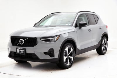 2025 Volvo XC40 B5 Plus Dark Theme
