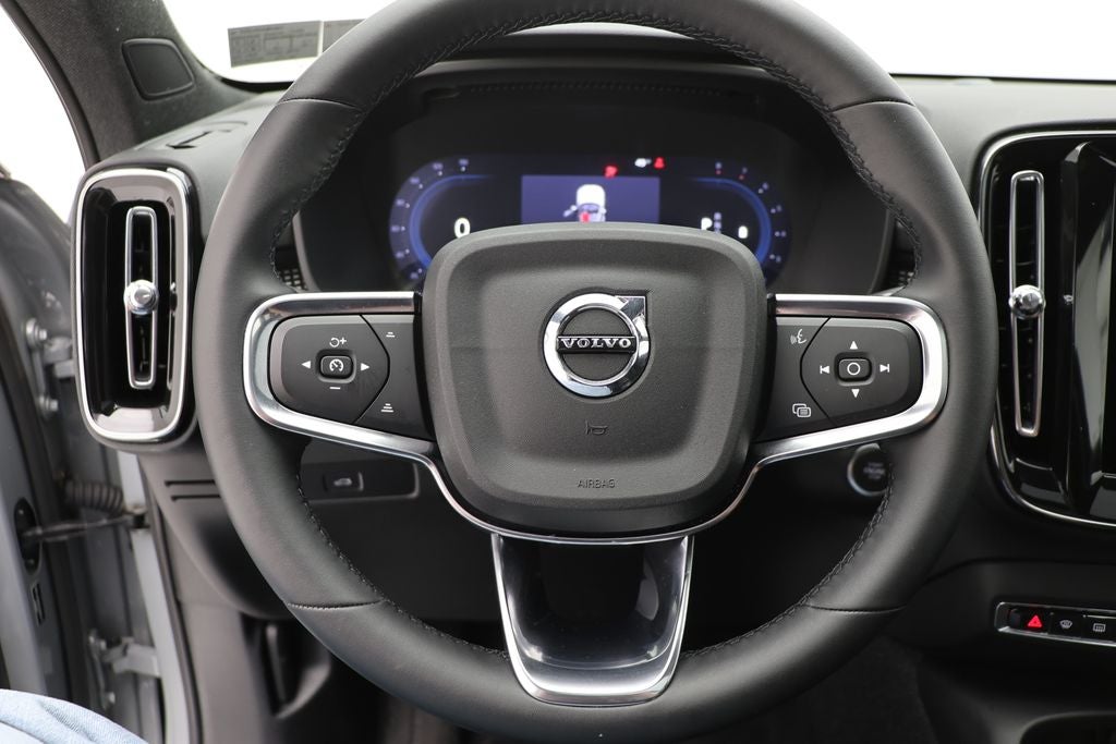 2025 Volvo XC40 B5 Plus Dark Theme