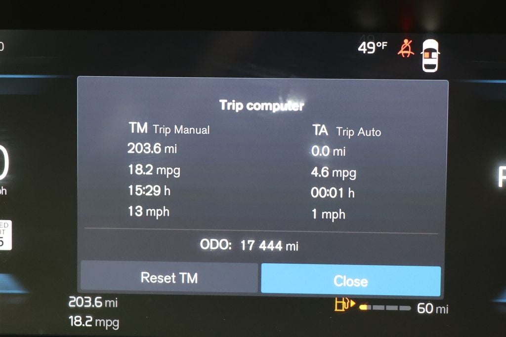 2025 Volvo XC40 B5 Plus Dark Theme