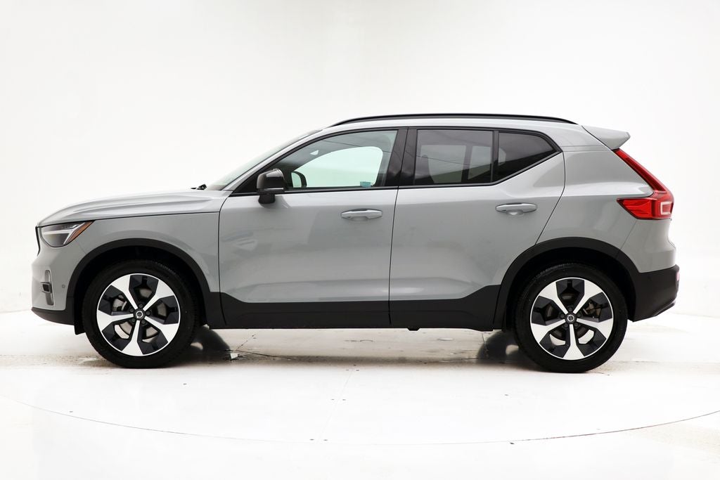 2025 Volvo XC40 B5 Plus Dark Theme