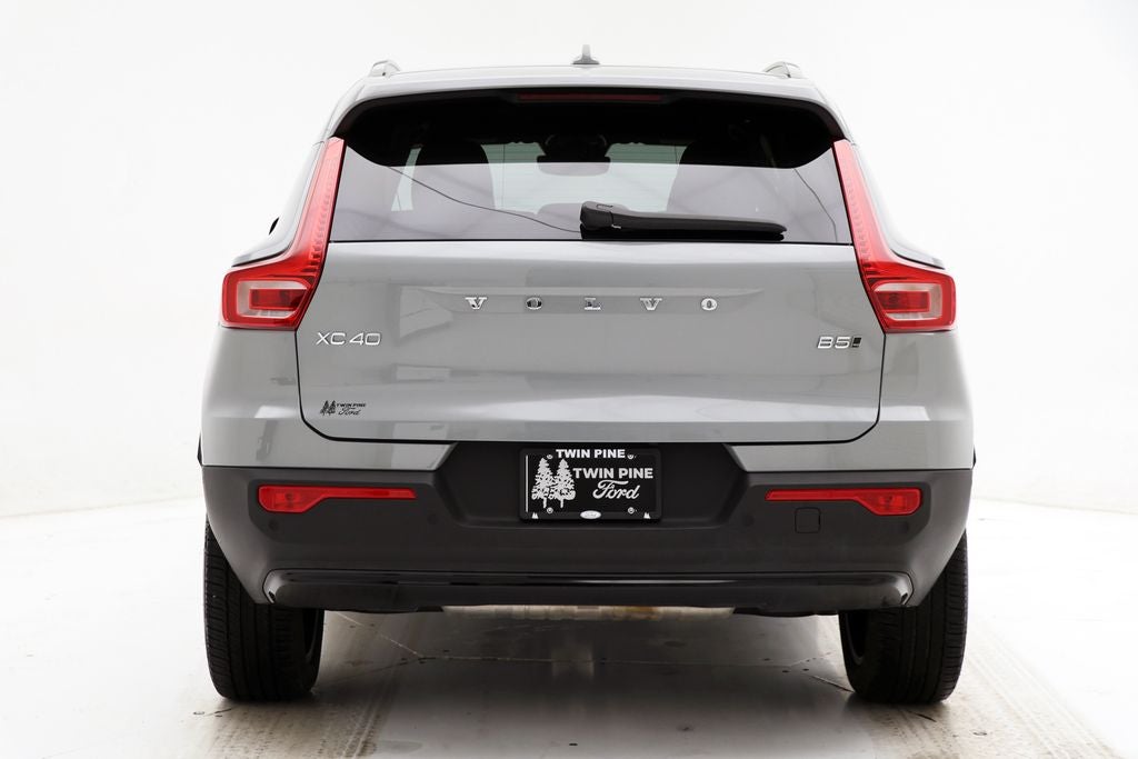 2025 Volvo XC40 B5 Plus Dark Theme