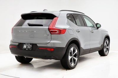 2025 Volvo XC40 B5 Plus Dark Theme