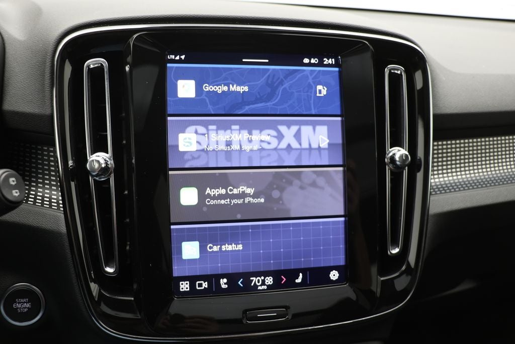 2025 Volvo XC40 B5 Plus Dark Theme