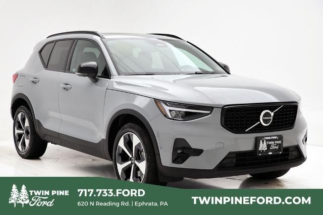 2025 Volvo XC40 B5 Plus Dark Theme