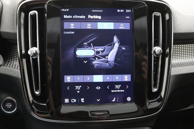 2025 Volvo XC40 B5 Plus Dark Theme