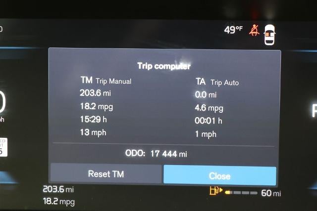 2025 Volvo XC40 B5 Plus Dark Theme