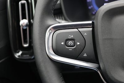 2025 Volvo XC40 B5 Plus Dark Theme