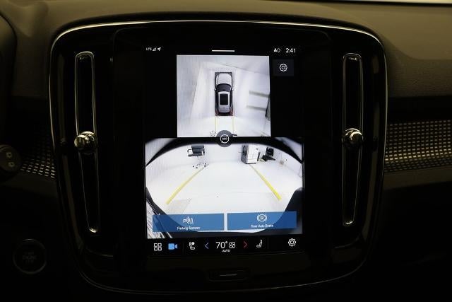 2025 Volvo XC40 B5 Plus Dark Theme