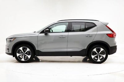 2025 Volvo XC40 B5 Plus Dark Theme