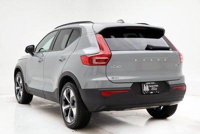 2025 Volvo XC40 B5 Plus Dark Theme