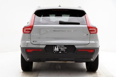 2025 Volvo XC40 B5 Plus Dark Theme