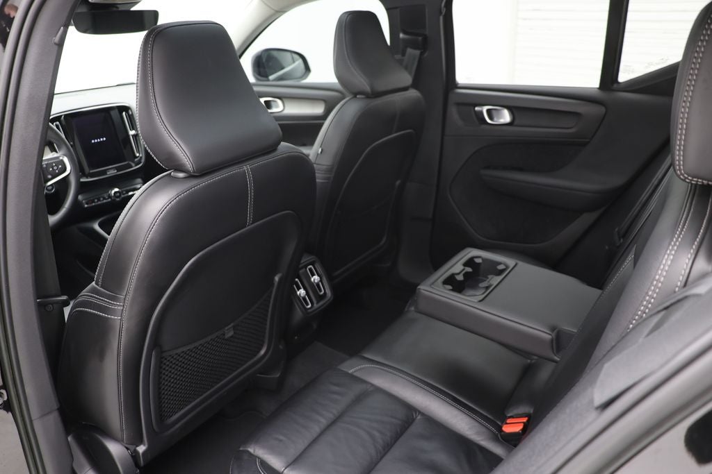 2023 Volvo XC40 B5 Plus Bright Theme