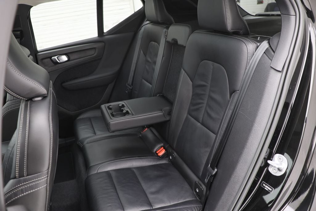 2023 Volvo XC40 B5 Plus Bright Theme