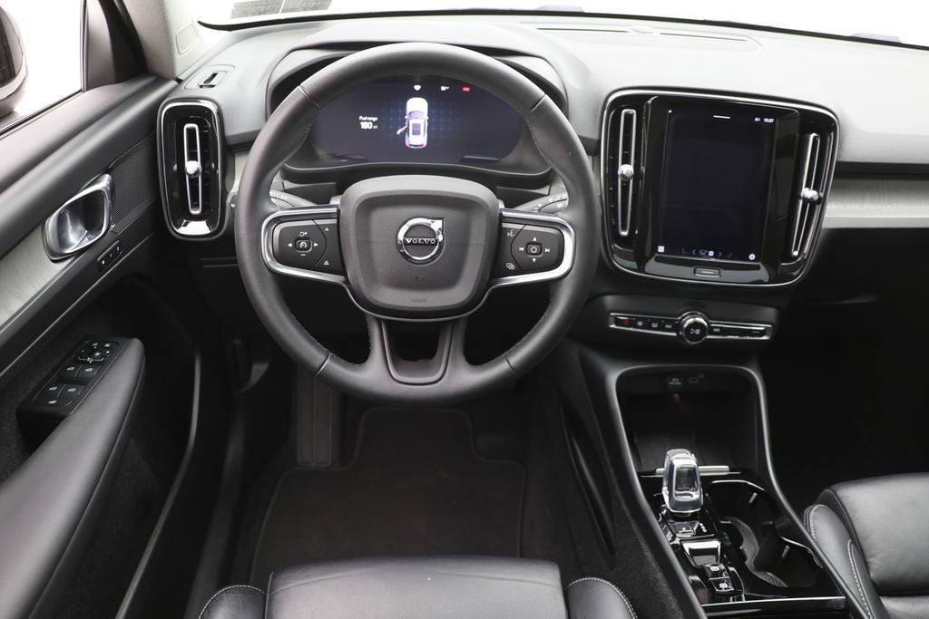 2023 Volvo XC40 B5 Plus Bright Theme