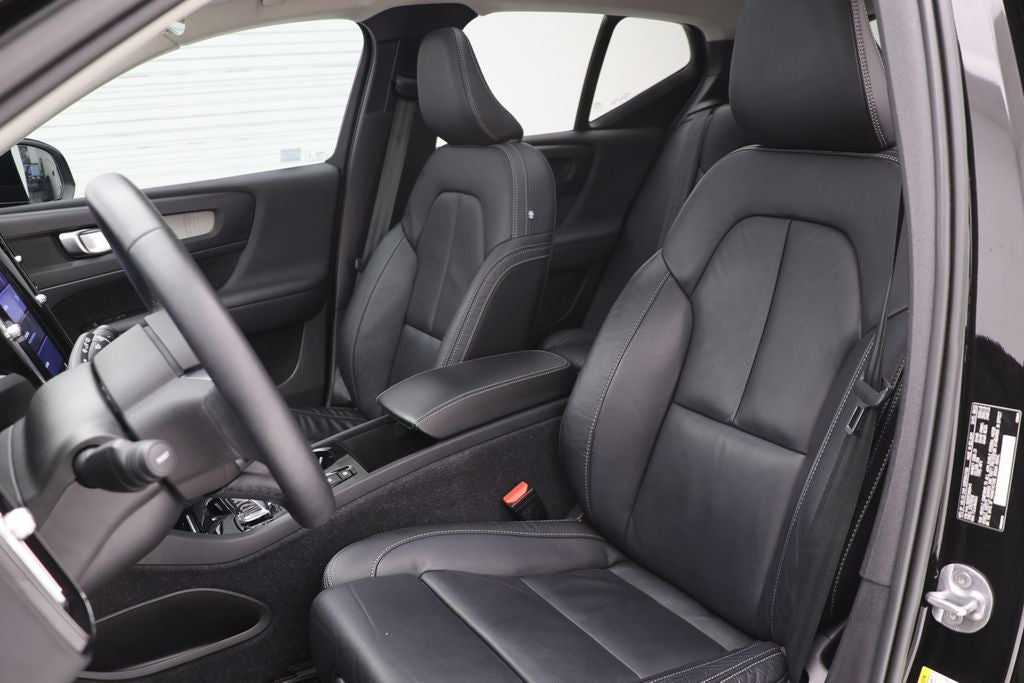 2023 Volvo XC40 B5 Plus Bright Theme