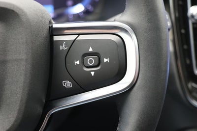 2023 Volvo XC40 B5 Plus Bright Theme