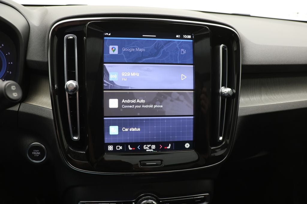 2023 Volvo XC40 B5 Plus Bright Theme