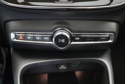 2023 Volvo XC40 B5 Plus Bright Theme