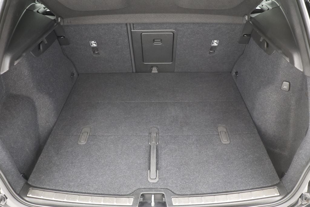 2023 Volvo XC40 B5 Plus Bright Theme