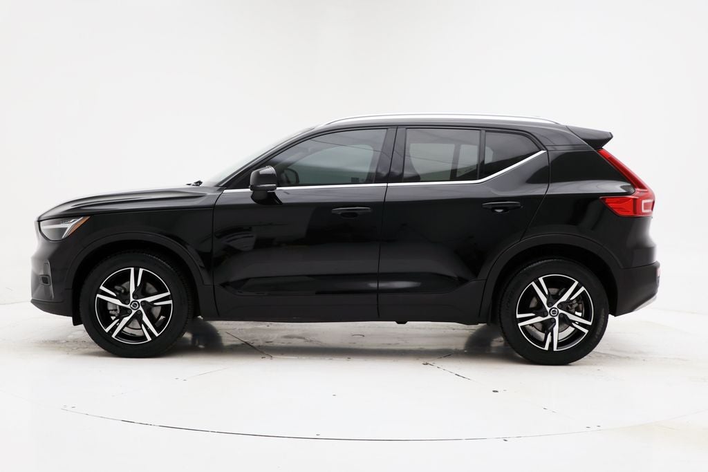 2023 Volvo XC40 B5 Plus Bright Theme