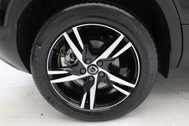 2023 Volvo XC40 B5 Plus Bright Theme