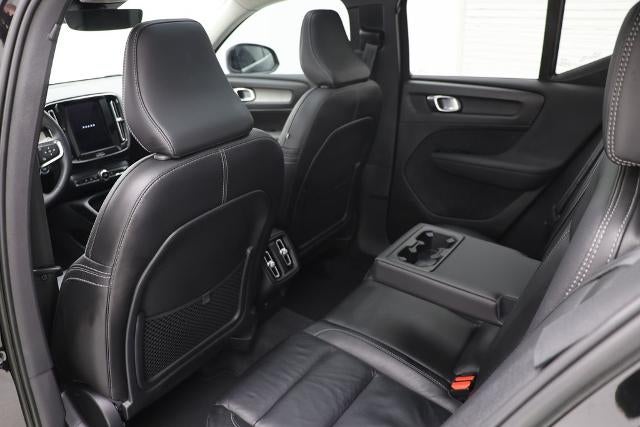 2023 Volvo XC40 B5 Plus Bright Theme