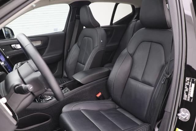 2023 Volvo XC40 B5 Plus Bright Theme