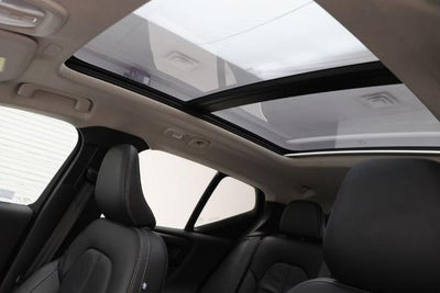 2023 Volvo XC40 B5 Plus Bright Theme