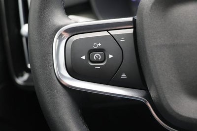 2023 Volvo XC40 B5 Plus Bright Theme