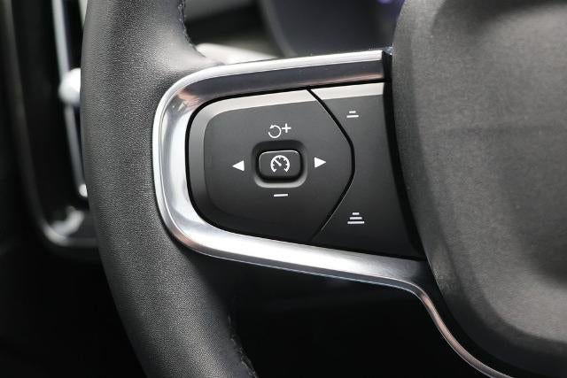 2023 Volvo XC40 B5 Plus Bright Theme