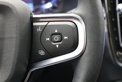 2023 Volvo XC40 B5 Plus Bright Theme